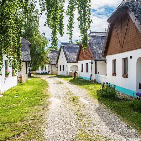 Bohem Birtok Es Csarda Hotel Zamardi Ngoại thất bức ảnh