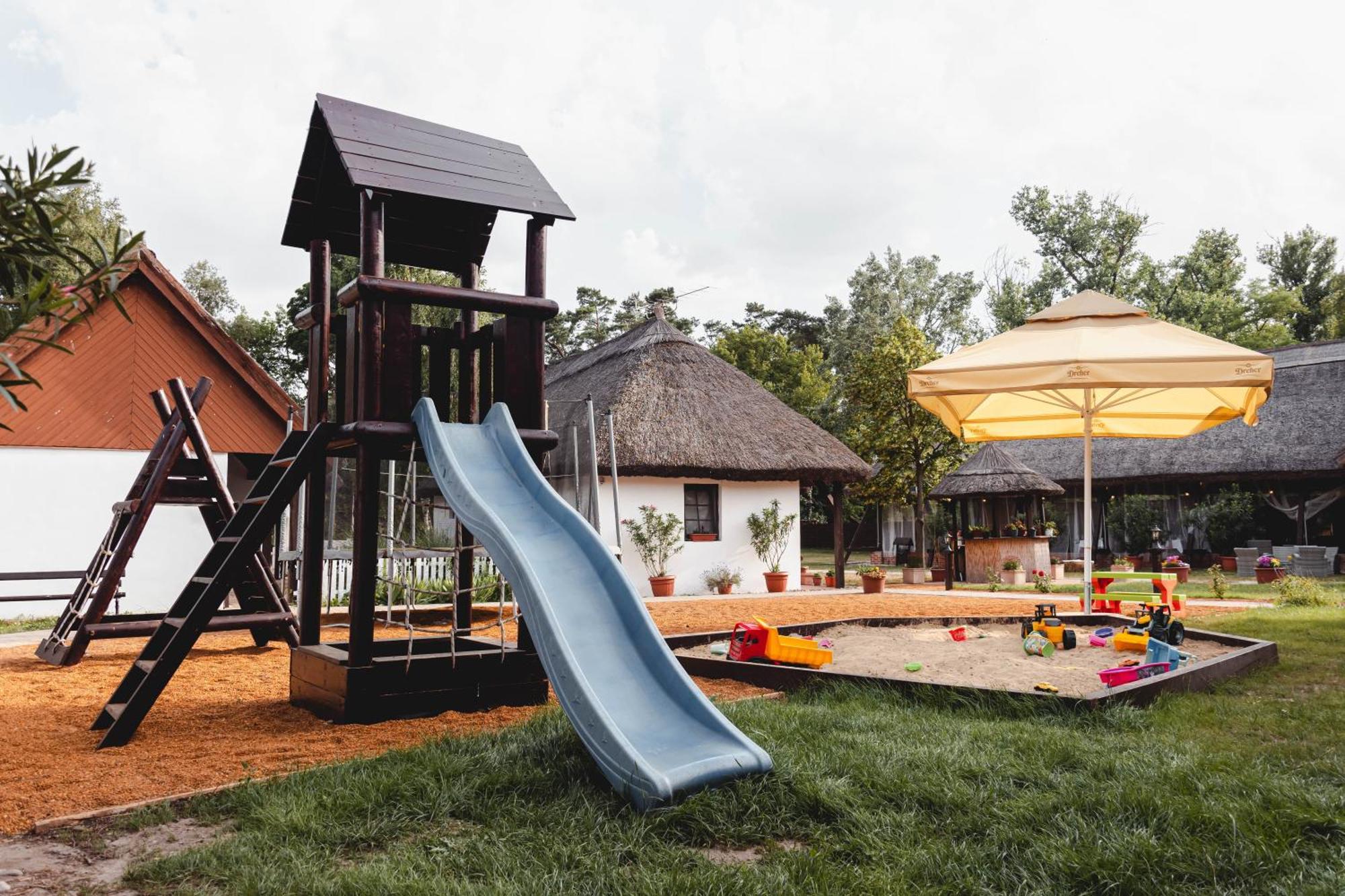 Bohem Birtok Es Csarda Hotel Zamardi Ngoại thất bức ảnh