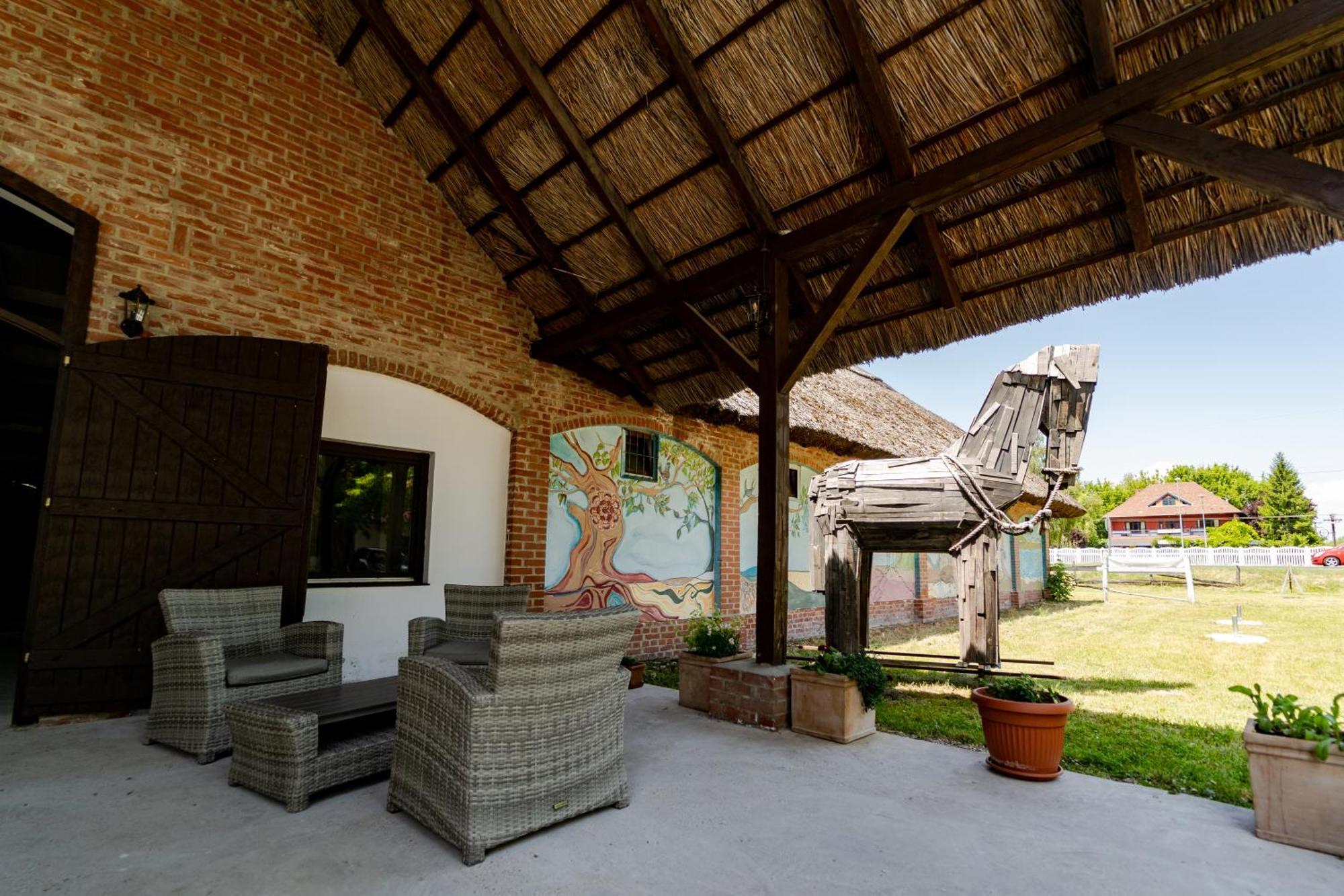 Bohem Birtok Es Csarda Hotel Zamardi Ngoại thất bức ảnh